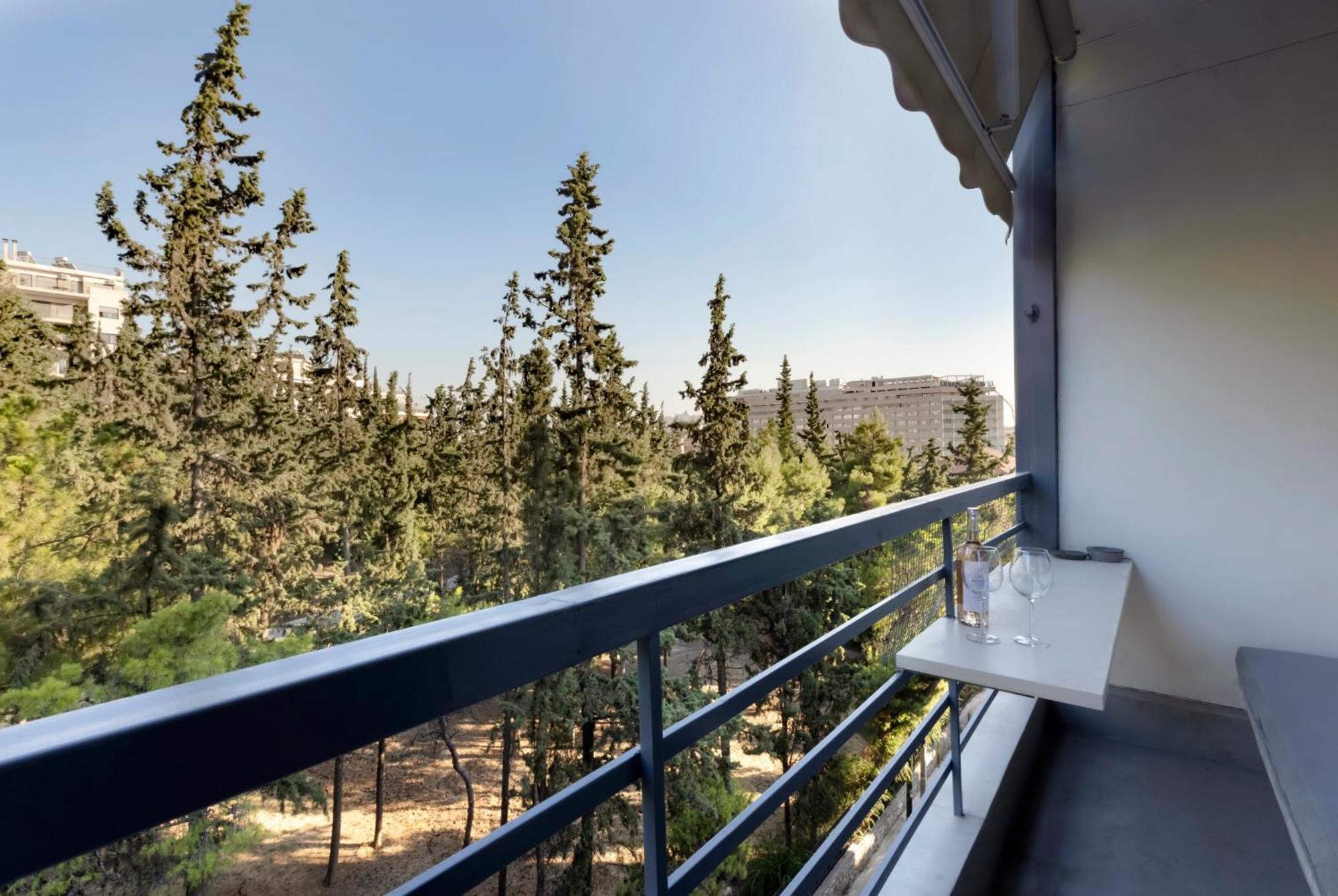 Elegant, Chic, Hip 2 Bedroom W/ Forest View In Athens! Exterior photo